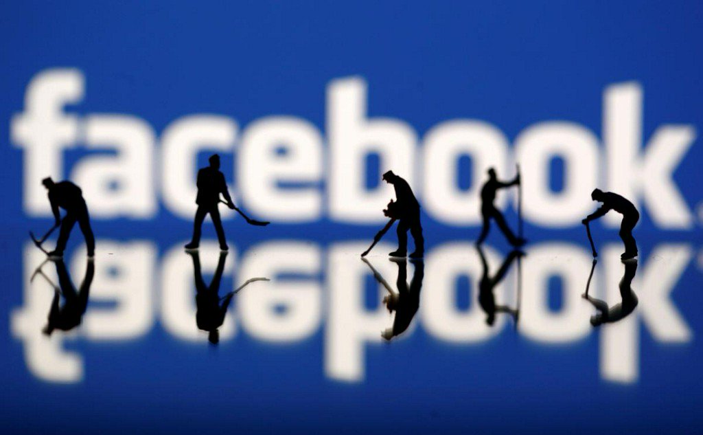Facebook tweaks privacy tools to ease discontent over data leak