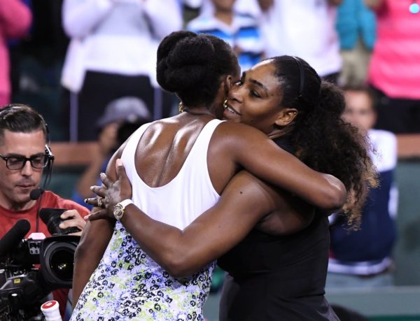 Venus Williams ousts Serena Williams in Indian Wells