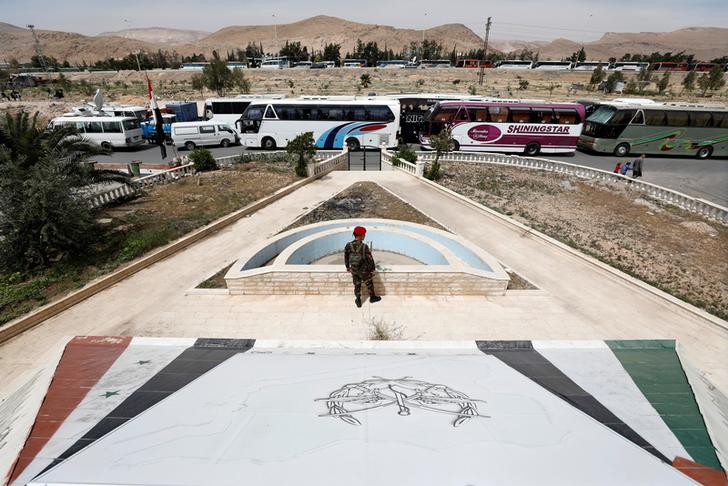 Threat of U.S.-Russia clash hangs over Syria, French leader speaks to Putin