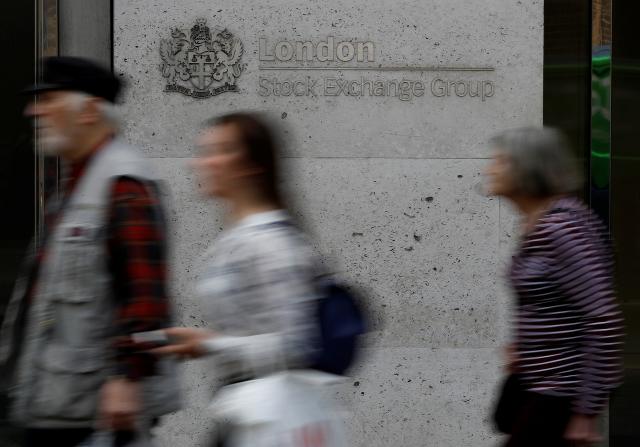 ‘King Dollar’ Benefits From European Risks, Growth Fears