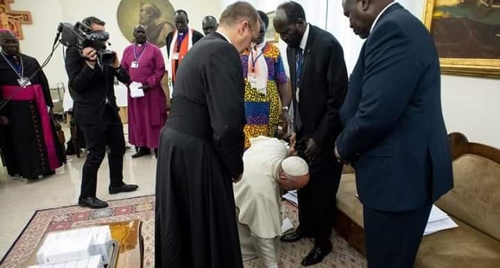 Pope Kisses Feet Of South Sudan Leaders, Urging Them To Keep The Peace