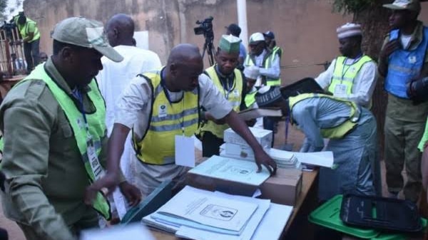A’Ibom Rerun Polls: Violence Shocks INEC As Police Rescue 21 Security Operatives, 25 Corps Members At Akpabio’s Residence