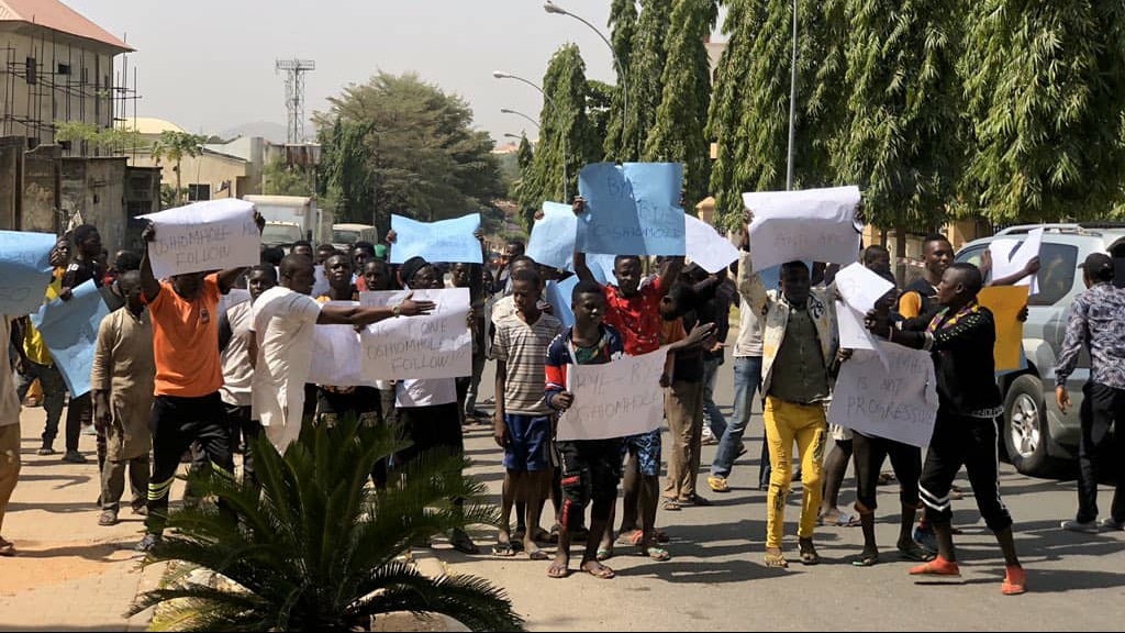 Protesting APC Young Stakeholders Catalogues 8 Reasons Why “Oshiomhole Must Go”