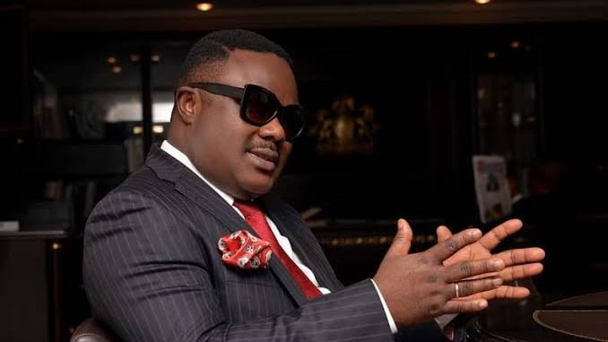 Gov Ayade Breaks COVID-19 Protocols, Smuggle Protesters From Vandekieya, Cordons State PDP Office
