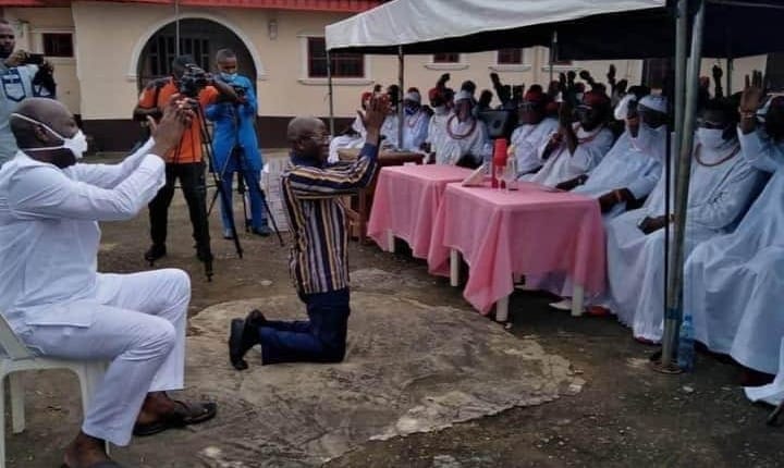 Kneeling Stunt: Stop Deceiving Yourself, Obaseki Campaign Lampoons Oshiomhole