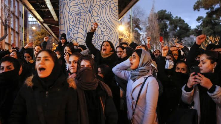 Iran: Despite U.S. hope for popular uprising, report says regime change highly unlikely