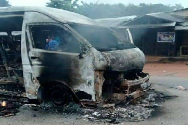 BREAKING: Troops disperse suspected IPOB operatives committing arson in Awo-Mmamma