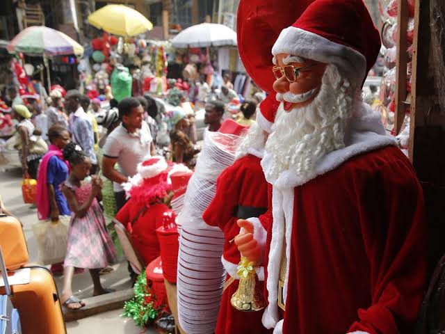 Fun Seekers Set Ibadan Agog As They Troop Out To Celebrate Christmas