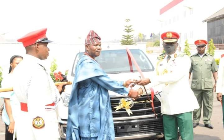 Nigeria’s Chief of Army Celebrates Heroes, Presents Vehicles For Their Sacrifices