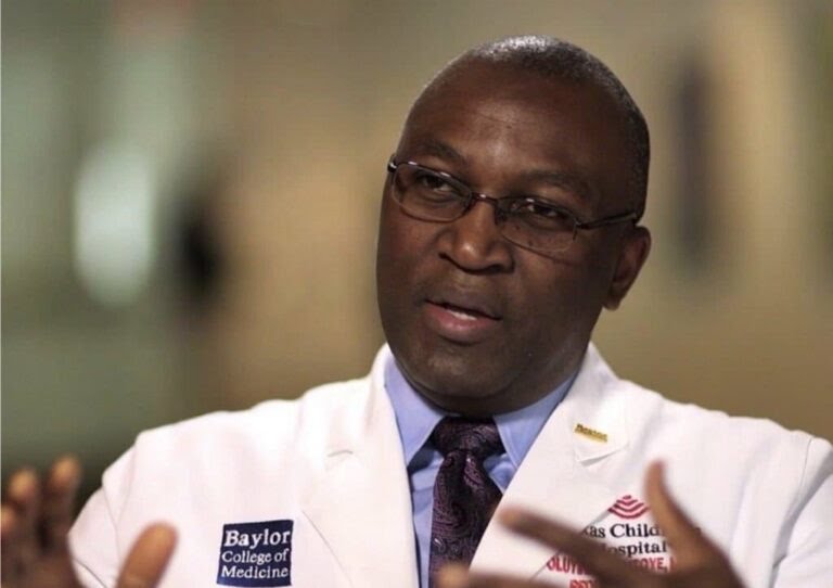 Buhari Confers NNOM Award On Doctor Who Performs Surgery On Foetuses & 2 Scientists