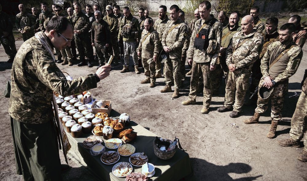 Ukraine Leader Zelenskyy Pushes For More Arms; U.S. Officials To Visit
