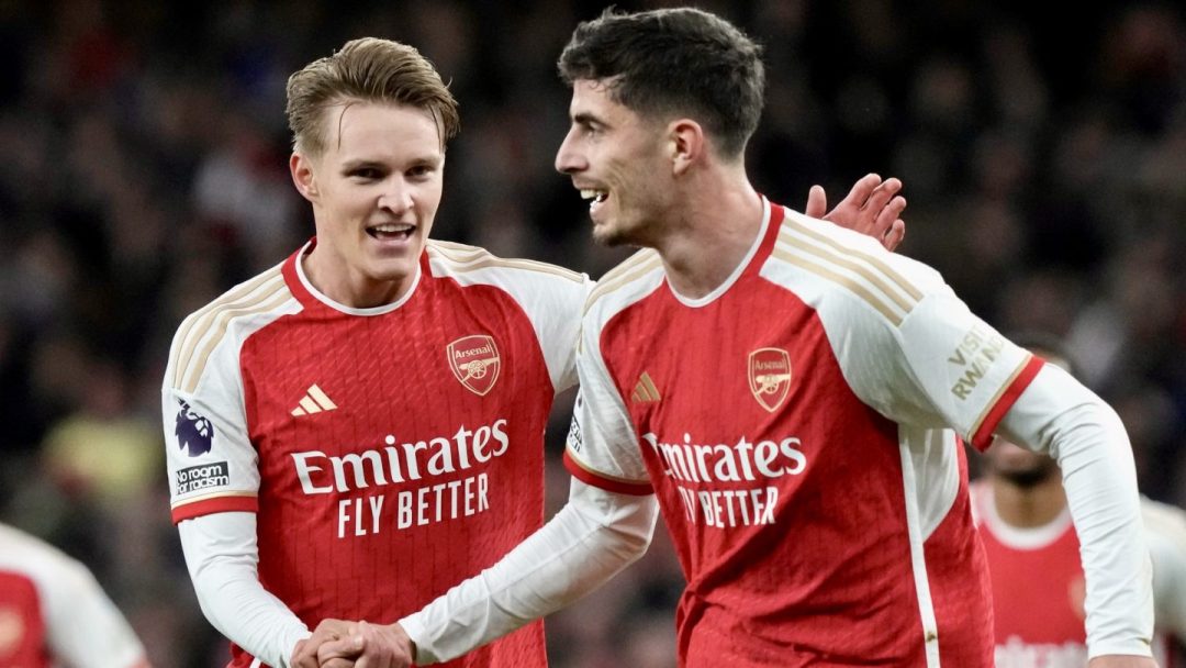 Arsenal Surges to Premier League Summit with Convincing Win Over Luton