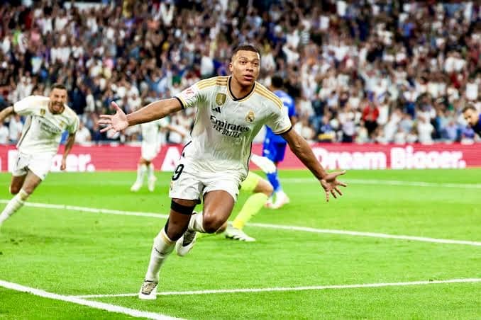 Kylian Mbappé’s Record-Breaking Real Madrid Contract: Unpacking the €15 Million Salary and €150 Million Signing Bonus Sensation