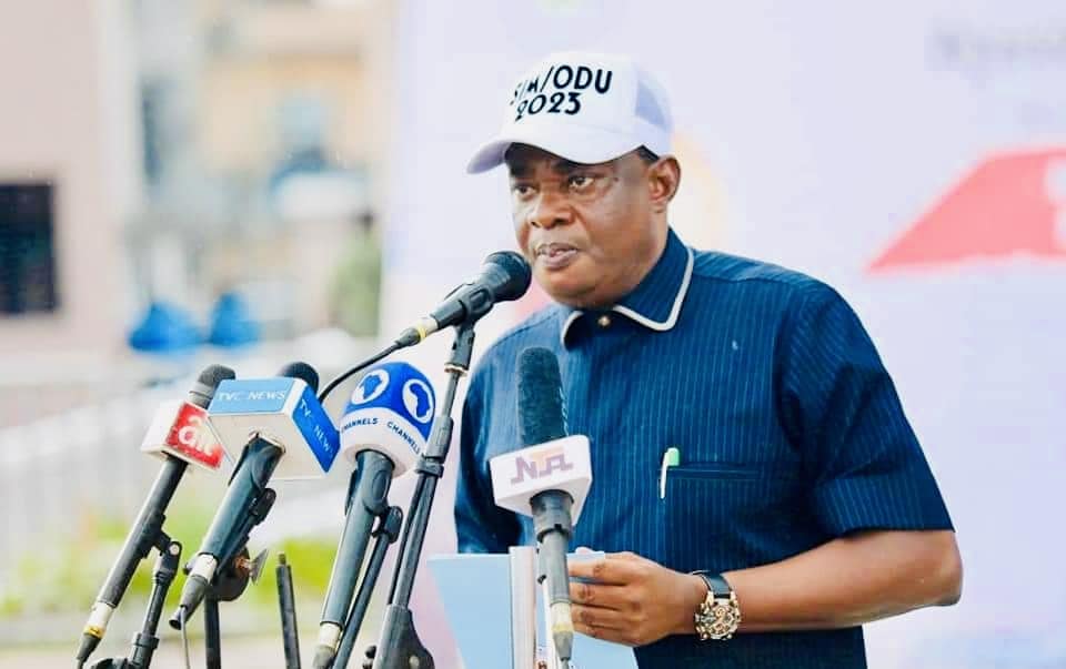 Breaking: Chaotic Scenes as Thugs Chase Rivers LG Chairman from Council Secretariat