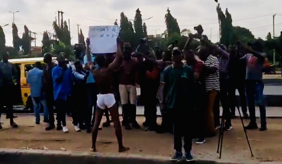 Day 5: Lagos Protests Intensify as Half-Dressed Man and Others Continue #EndBadGovernance Movement