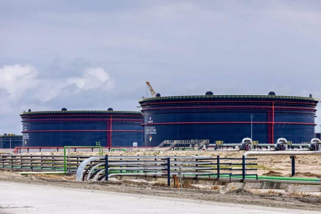 Fuel Wars: NNPCL Matches Dangote, Slashes Petrol Price to ₦899 Amid Fierce Competition