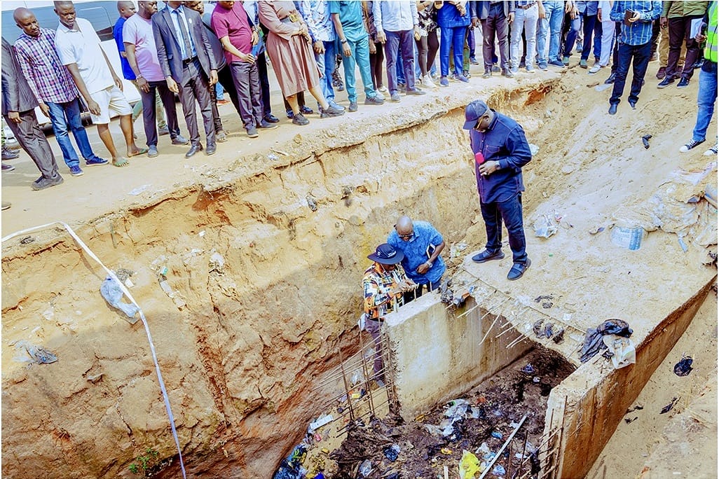 Gov. Oborevwori expresses satisfaction with the standard of work on the Okpanam-Ibusa bypass gully erosion site