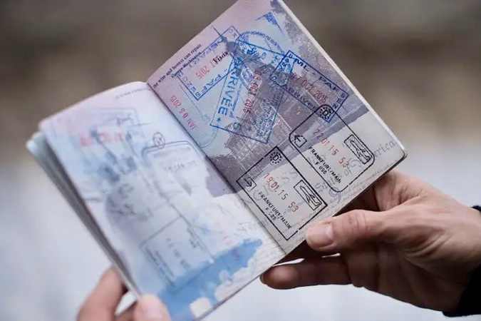 US Warns Visa Applicants Over AI-Edited Passport Photos