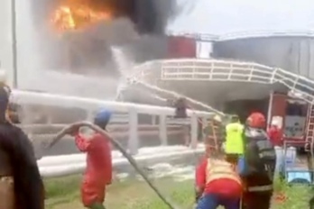 Firefighters Battle Inferno at Bono Energy Terminal Along Apapa–Oworonshoki Expressway in Lagos