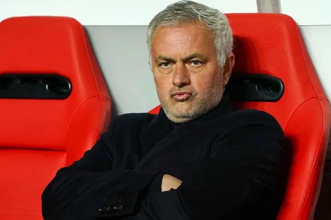 Mourinho Questions Vinícius Ban Timing as El Clásico Blow Looms
